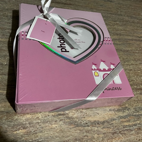 NIB Cudlie photo album and keep safe box. Sealed in plastic - Picture 5 of 10